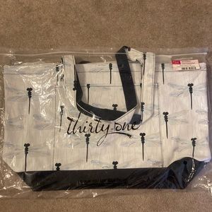 Beach ready tote thirty-one